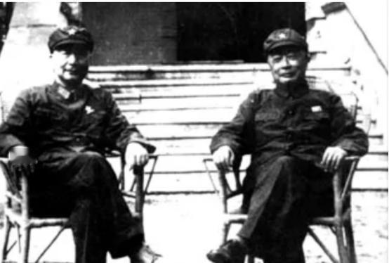 1949年，少将刘秉彦到北京饭店吃饭，点菜的时候瞥了一眼柜台，瞬间心头一震，转头