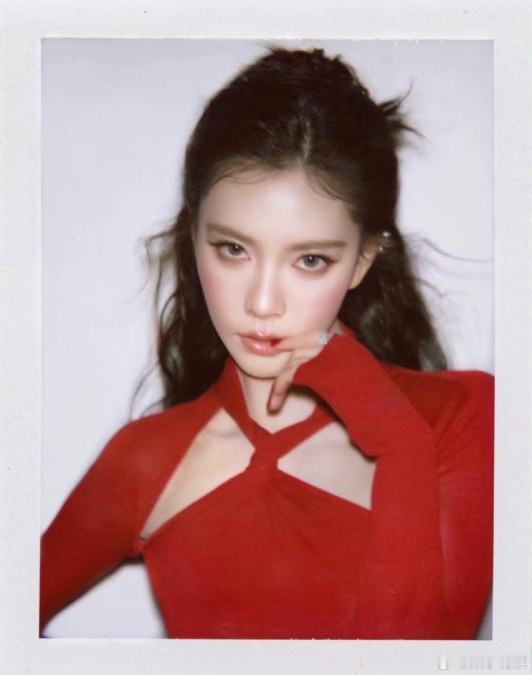 宋妍霏拍撕拉片宋妍霏红衣撕拉片宋妍霏红衣撕拉片，好看，[爱你][爱你] ​​​