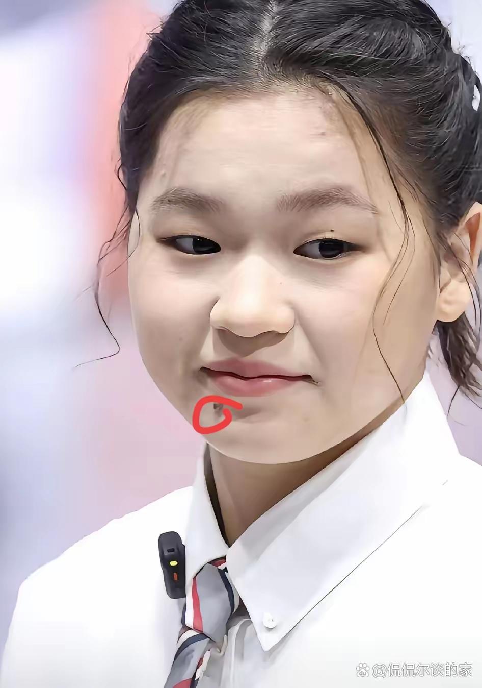 全红婵这个人你根本不能细看

细看你会发现

她下巴上的那颗痣

是非常有福气的