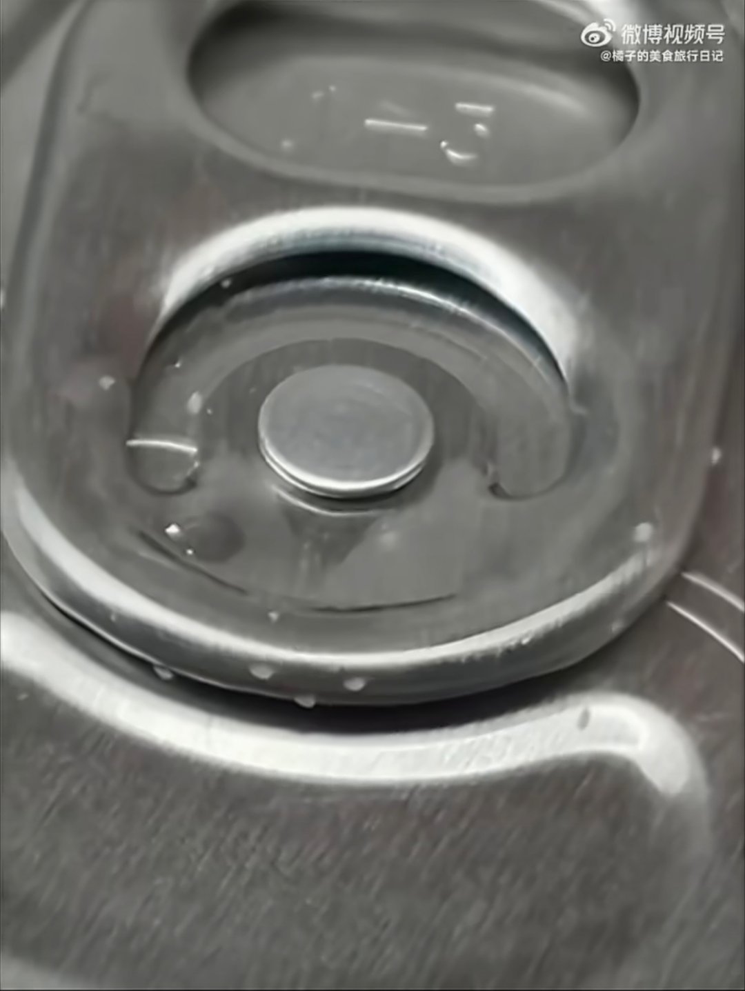爱直接对嘴喝饮料的人天塌了原来这些是虫子吗？我只知道放久了有灰，不干净，没想到还