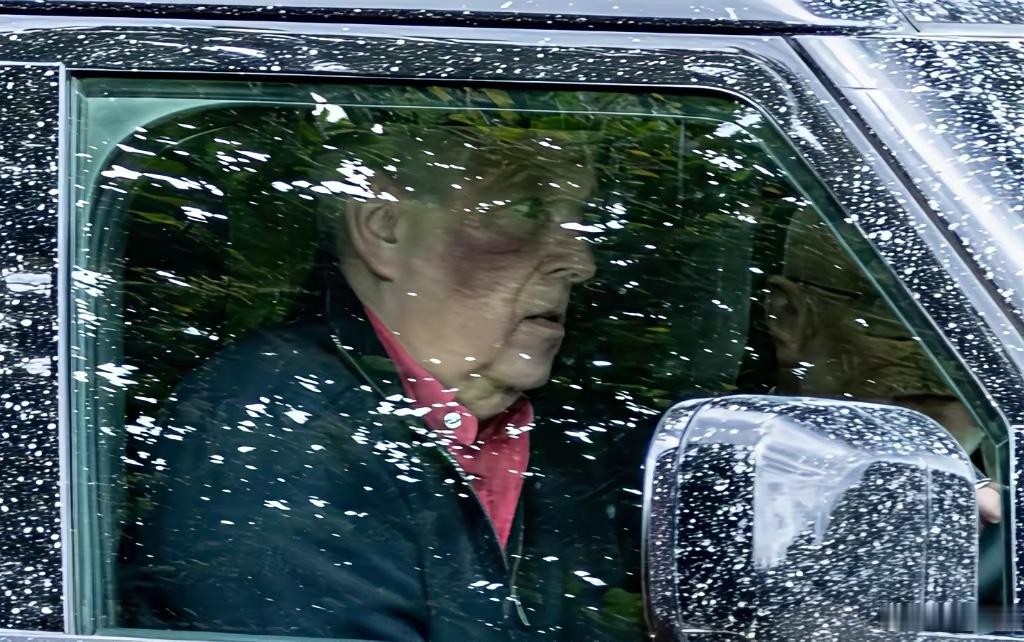 遭英国王室除名的前王子安庶人被拍到满脸血淤。 