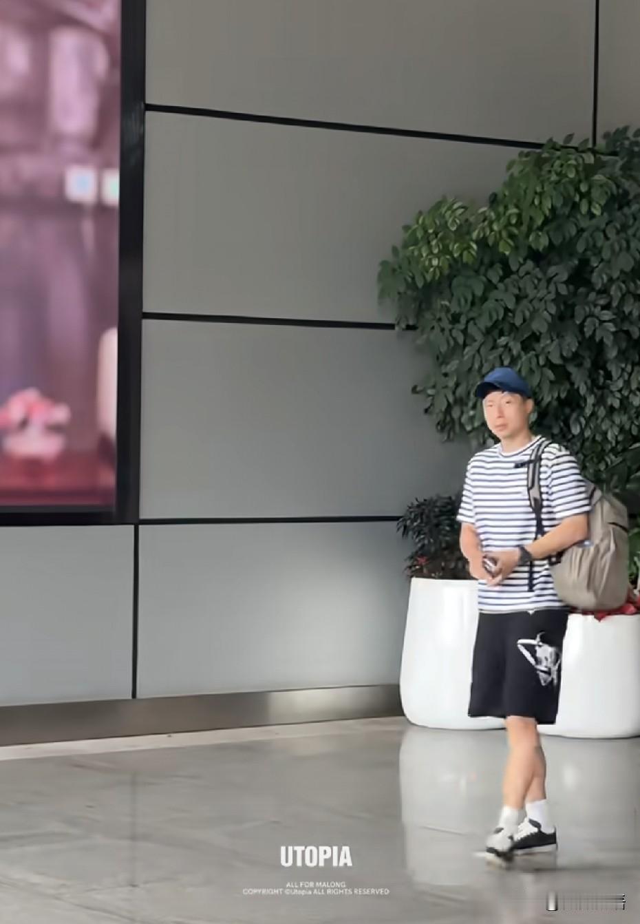 龙队刚到长沙都不带休息的就练上了。
昨天马龙才刚到的长沙，到了后就换上训练服去练