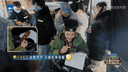 郭碧婷作为《唐伯虎点秋香》的铁粉，对向佐的扮相赞不绝口，甜蜜满满！
