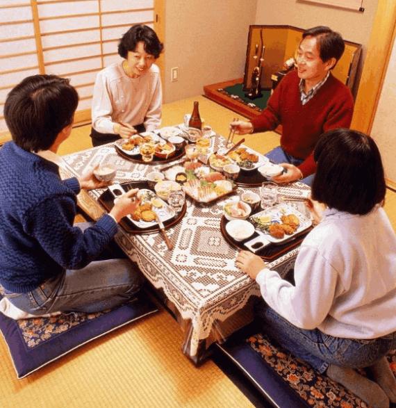 据日本法务省数据：2025 年，有 3533 名中国人加入日本国籍。去年，总共有