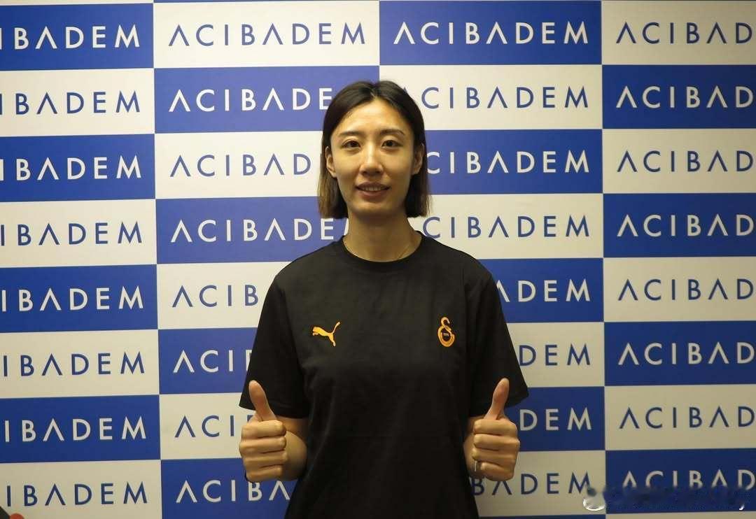土超加拉塔萨雷:王媛媛，我们的新转会，在医院接受了体检。加油⛽。中国女排土耳其女