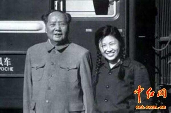 当年的这个女孩子，就凭这张照片，一生足够了，太幸福了