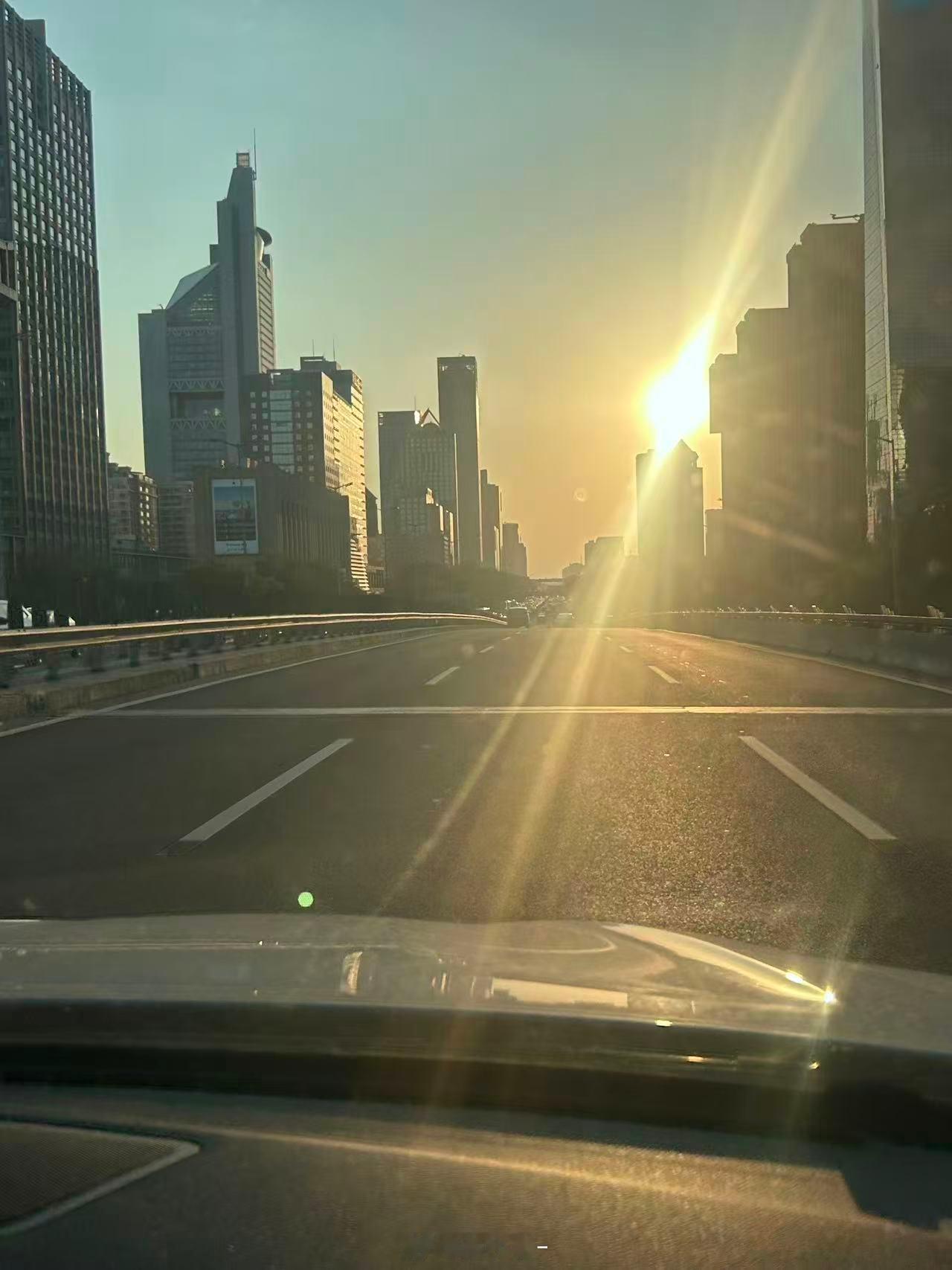 刚刚路过国贸～再往西走就是长安街了好激动！两天倒计时喽九三阅兵具体安排来了 九三