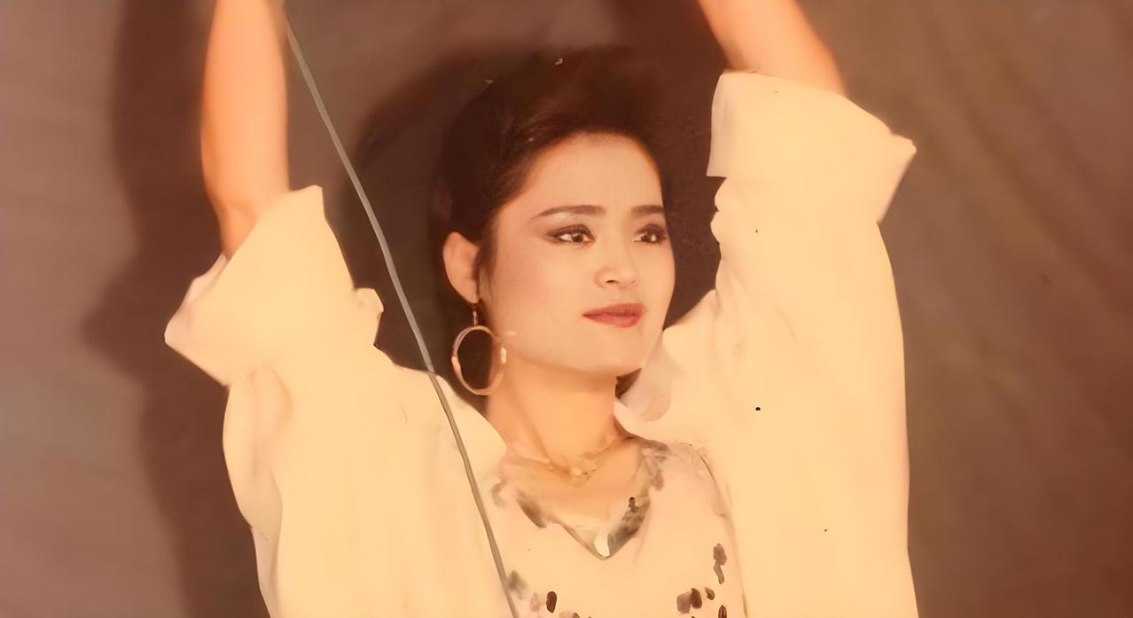 上海的歌手金炜玲，是八十年代歌坛实力顶尖的唱将。1987年的那场选拔赛事里，她凭