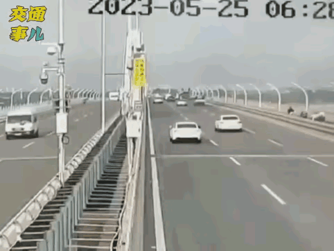 开得好好的为什么要停下来呢？开车不能这么任性哦