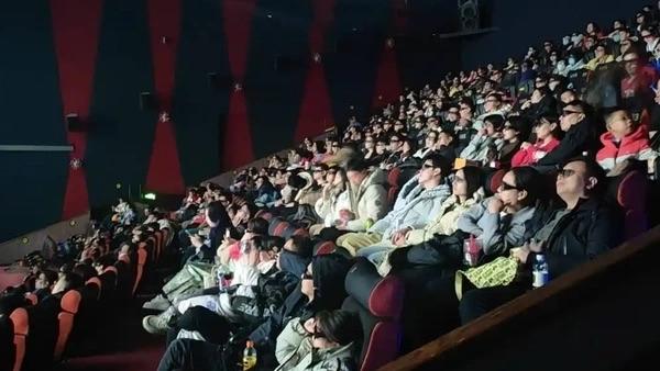 2026年春节档总票房（含预售）已突破10亿元，《飞驰人生3》暂居榜首，《惊蛰无