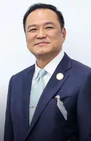 保守派对为泰党是穷追猛打！前总理回归政坛，提帮功参加公务