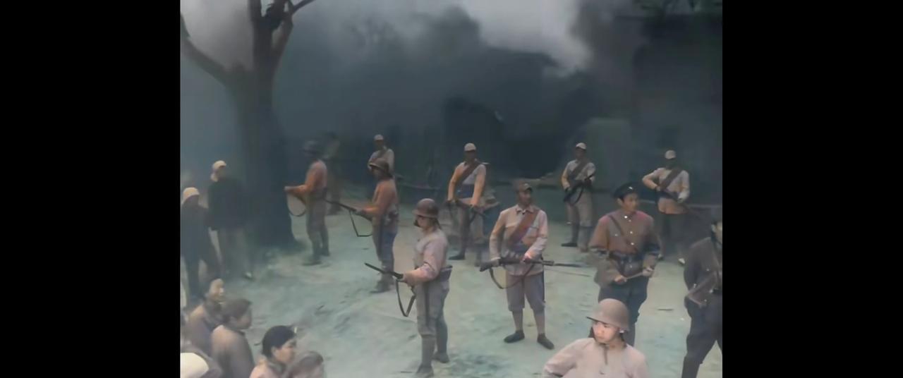 别被抗日神剧骗了，现在的导演连枪都不会端。
你看到的日军哨兵，把三八大盘横端在