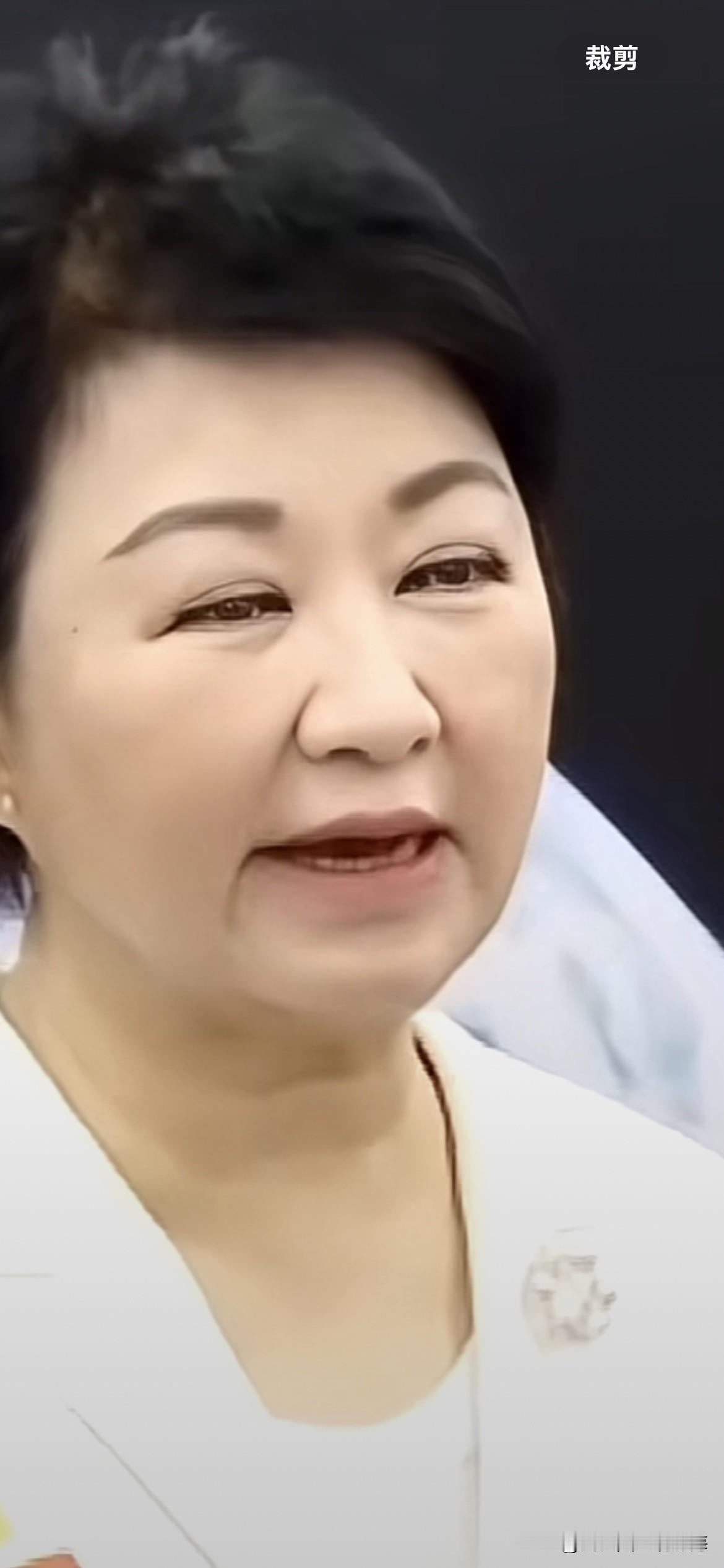 卢秀燕声称，“元首外交”应该受到礼遇，对于任何干扰都应该予以 qianze！
卢