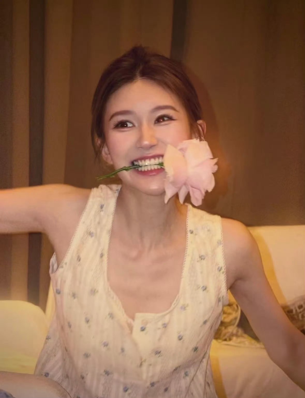 好久没自拍了，出来发两张自拍！ ​​​
