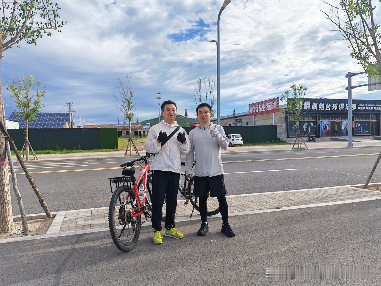 骑行25公里打卡大同云州区昊天寺，这一趟可太值了！
车行至山脚，风就带着黄土高原