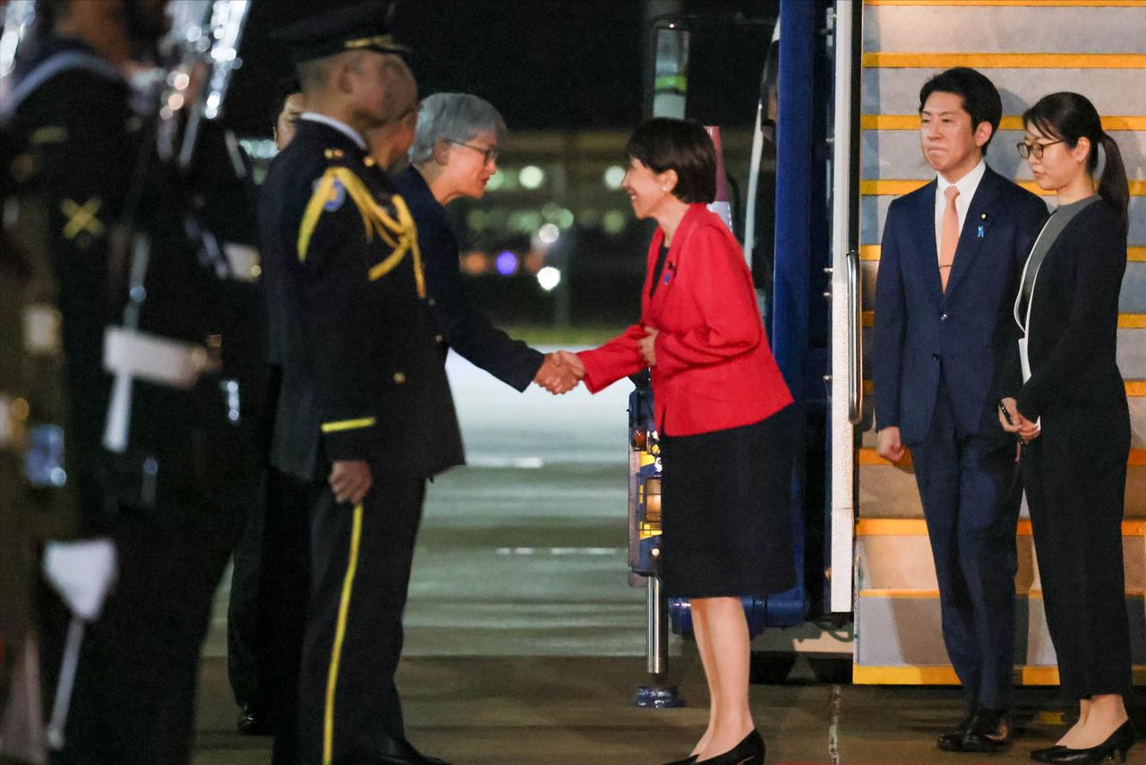 降级接待，日本失望
当地时间5月3日深夜，日本首相高市早苗风尘仆仆抵达澳大利亚，