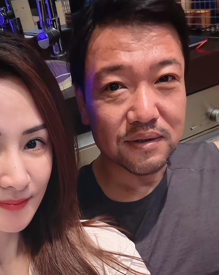喜剧演员减肥跟玩似的，前有贾玲，后有贾冰，现在压力给到沈腾。

胡凡凡：睡觉不打