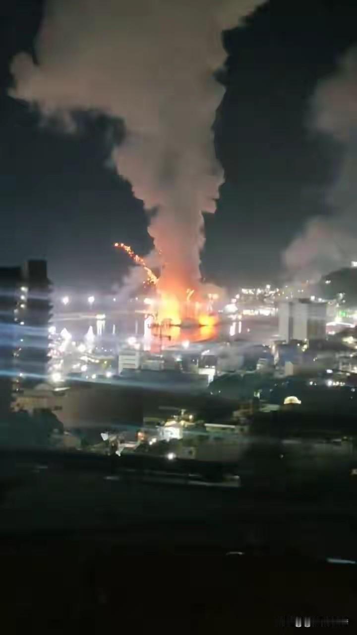 福克斯新闻报道委内瑞拉防空系统未对美首轮打击做出反应！这事儿太惊人了。当地时间1