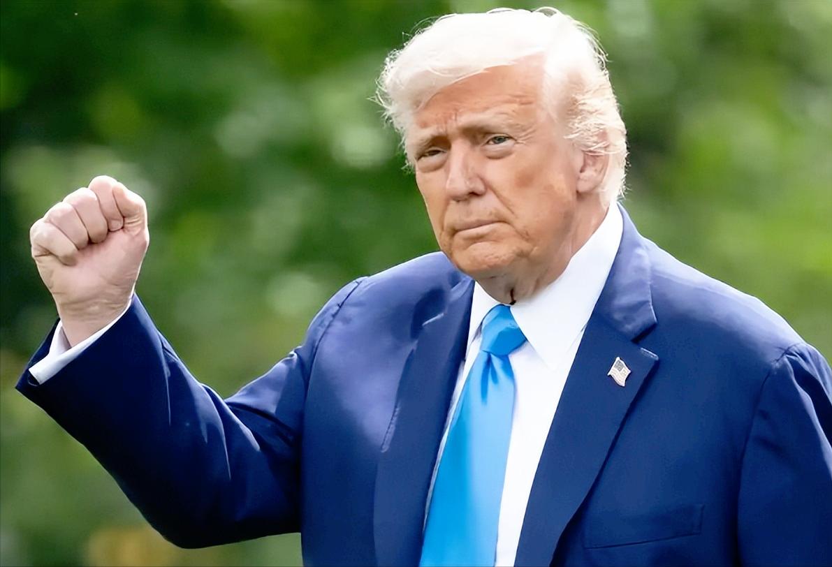 年初美国又闹出个国际大新闻，特朗普对着媒体放狠话“美国绝对得要格陵兰岛”，这话一