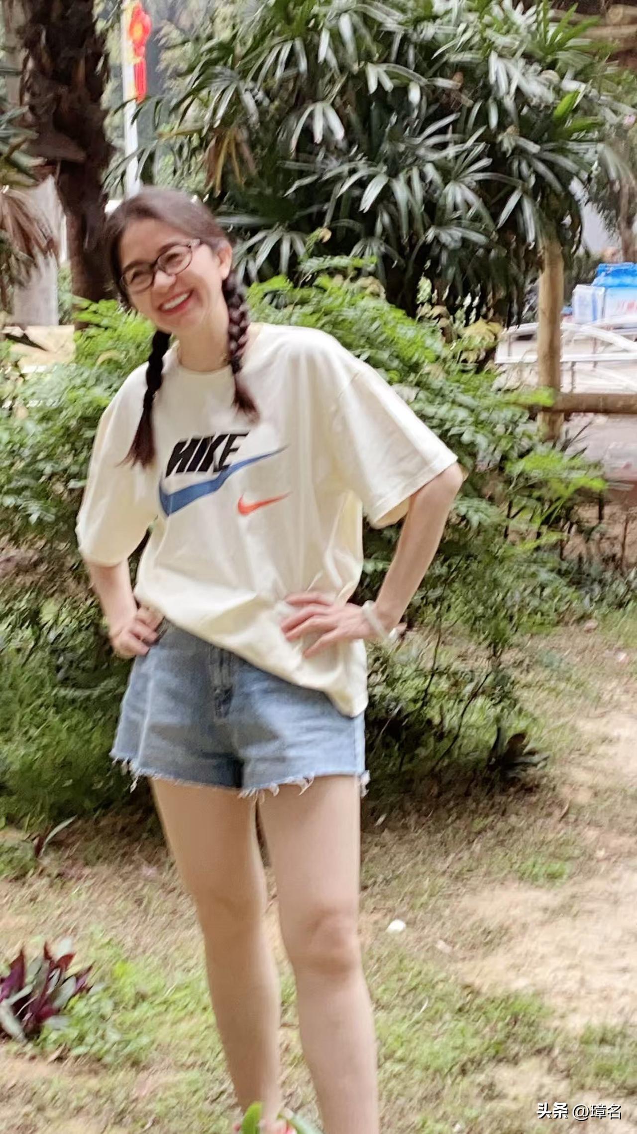今天这篇被我家领导看到，说我50多岁穿成这样子，还写文章，我难得理他，但我好奇。