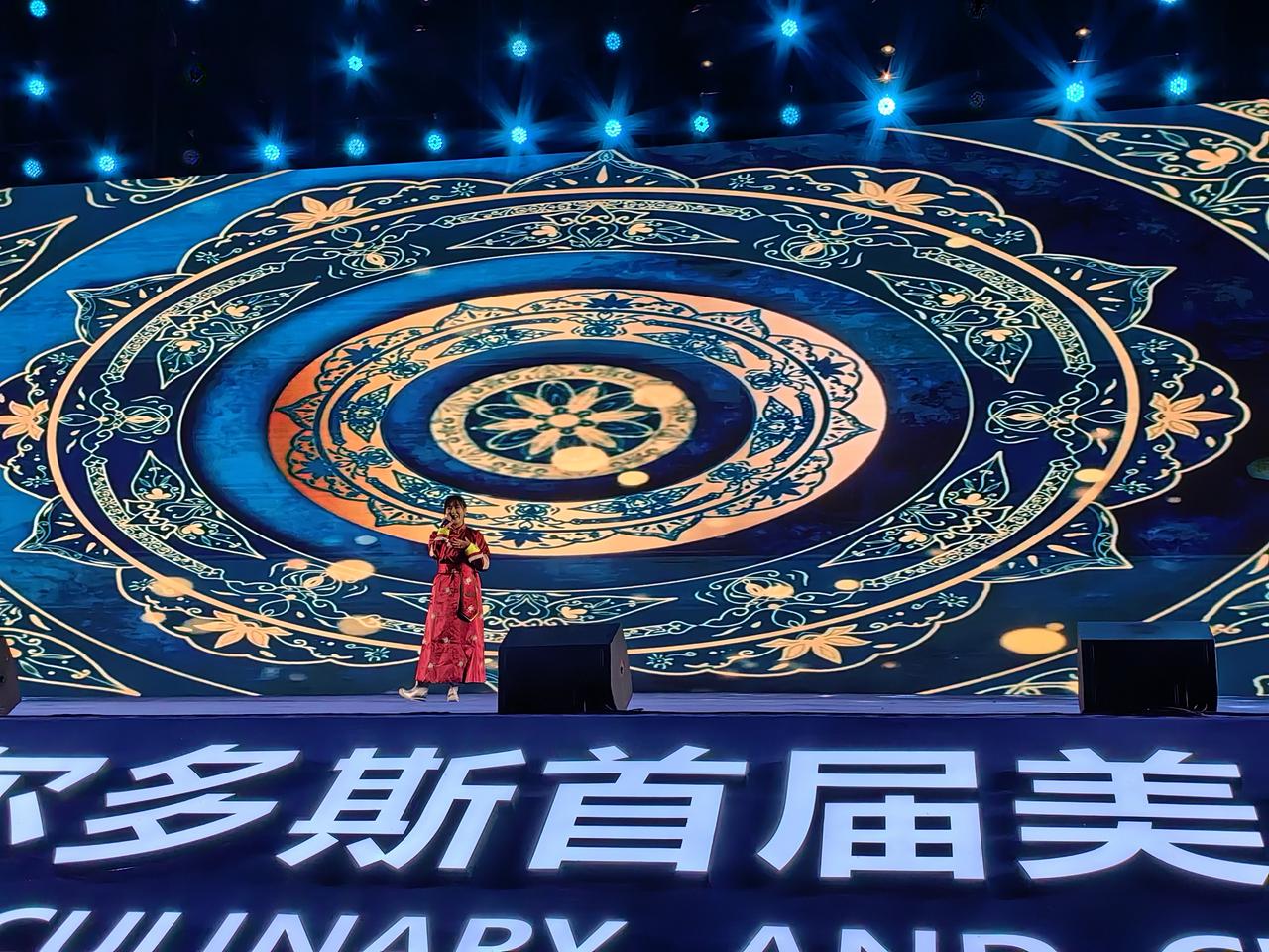 今年发现一个避暑胜地，明年还来。
从七月份到此地避暑已有两个月了，马上就要离开，