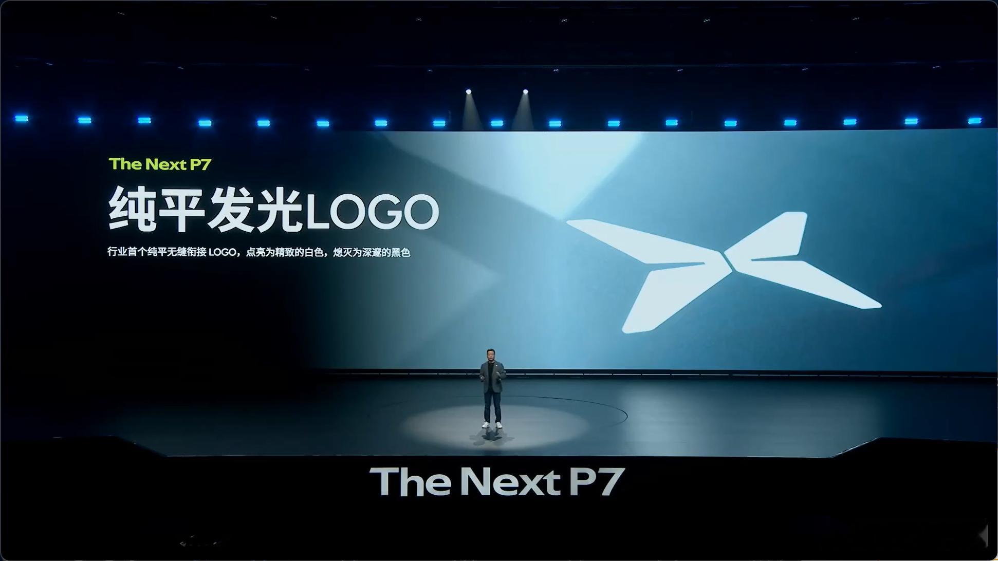 [哆啦A梦吃惊]机盖上的logo也能发光 ​​​