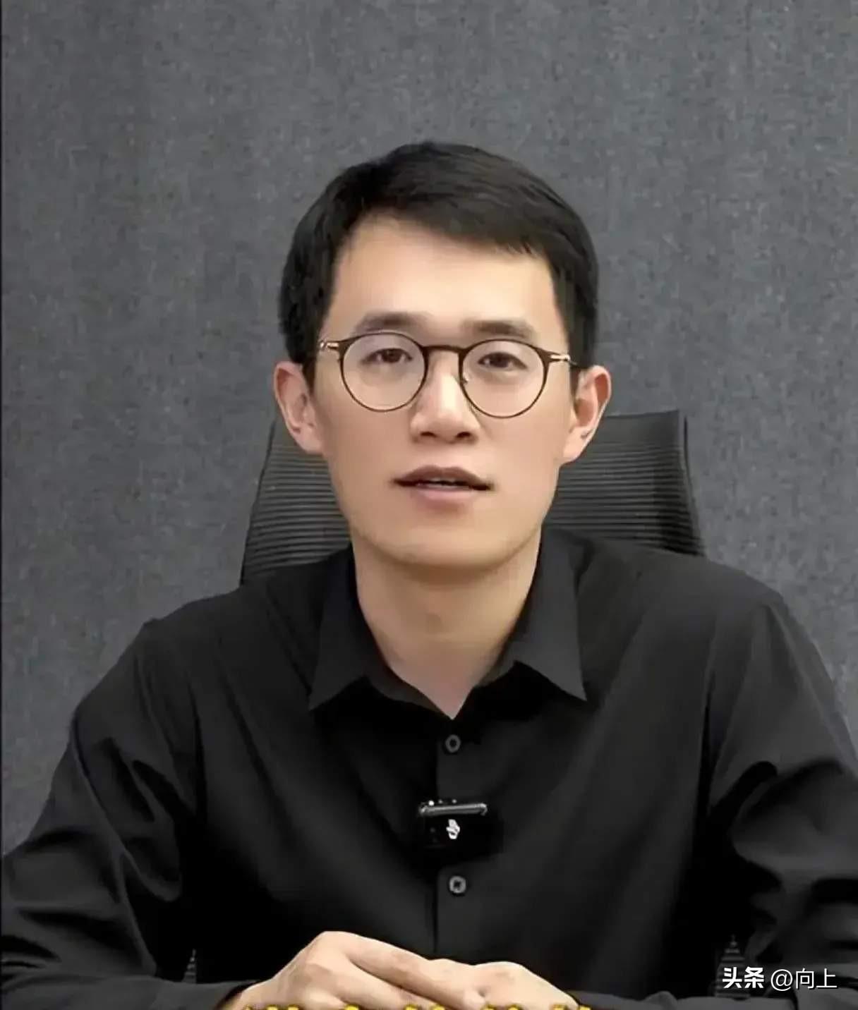 关于小米开除王腾这件事
真是不查不知道一查吓一跳
这次被开除是因为泄密，然而这并