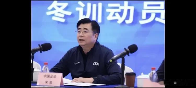 这就尴尬了！国内外多名足坛名宿对于足球训练的观点，轮番打脸董路！董路所谓的足球青