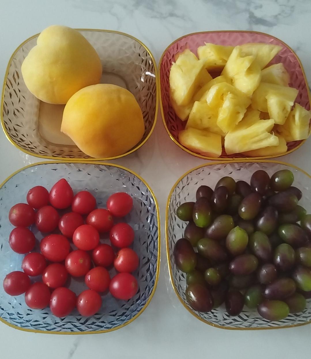 年轻有写日记的习惯，记录生活的点点滴滴，等老了拿出来，翻看每一个日记不知道能否想