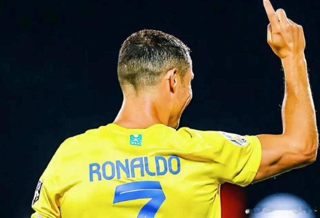 沙特记者：C罗告诉胜利管理层，既然没引援那你们自己去踢吧2月2日据沙特记者图尔基