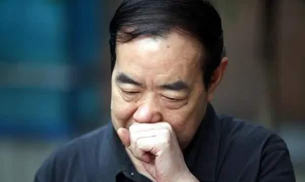 贾平凹的身边肯定是有高人指点！

全程沉默这步棋，实在是太精明了。

从三月份贾