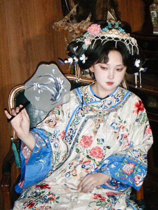 天葩飞堕广寒宫
