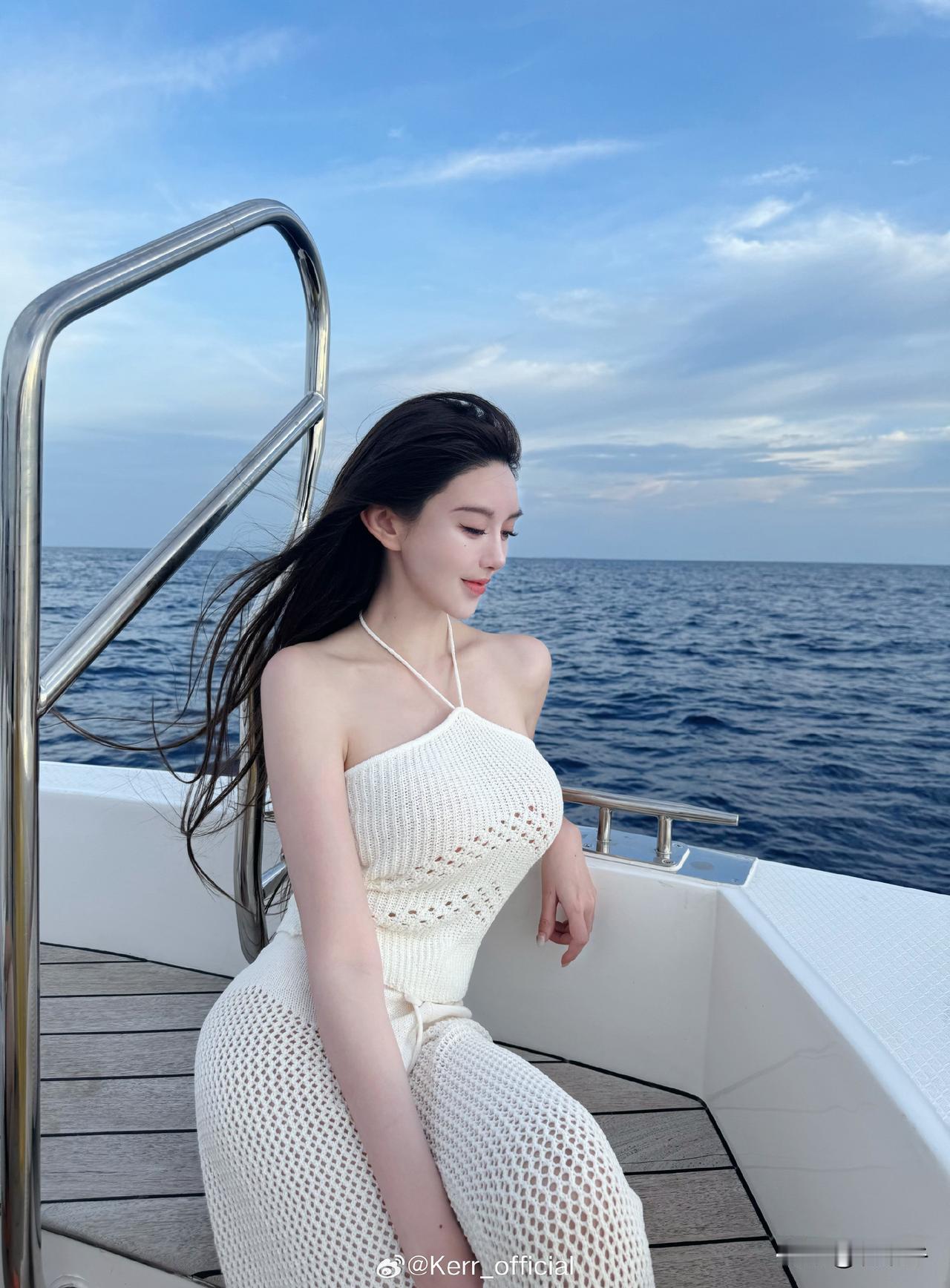这肯定是“炒作”！网友猜他俩不会结婚。

俩人都是二婚，女的还有两个孩子。

真