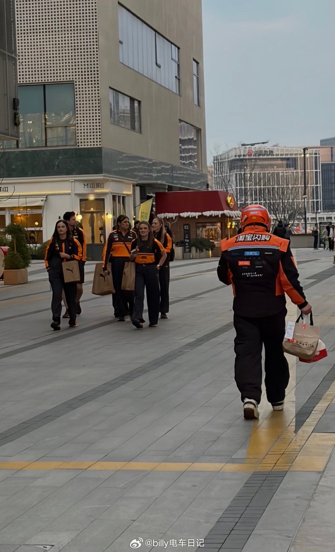 当迈凯伦在街上遇到了闪送听劝淘宝闪购真的合作F1了