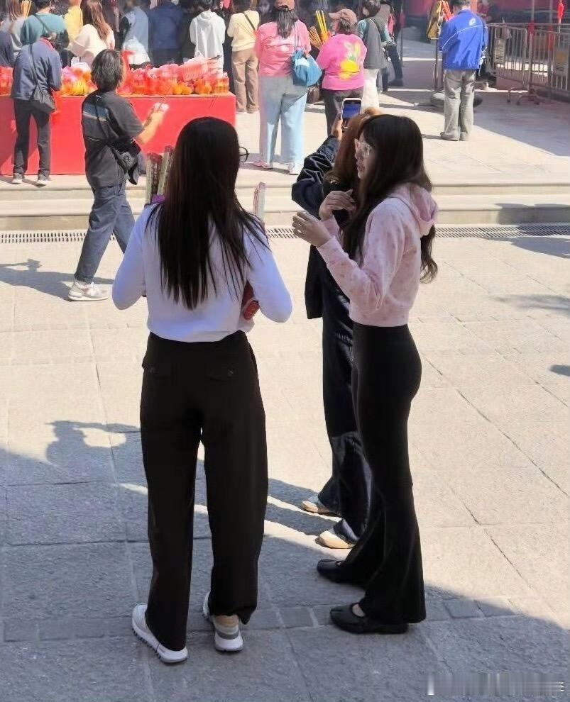 女明星喜欢求神拜佛的真不少