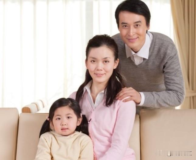 丈母娘：把他给我轰出去，明天跟女儿离婚
“哐！”
 
白瓷大碗直接砸在我脚边，碎