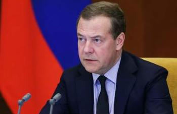 炸锅了！俄罗斯前总统梅德韦杰夫，2月24日直接破防开骂，火力拉满！他在个人社交账