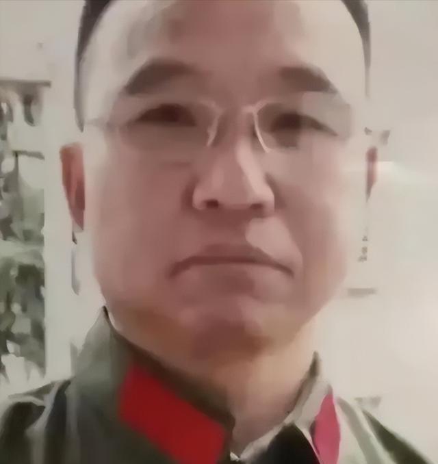 1984年，战士李陶雄中枪牺牲，然而就在安葬途中，尸体竟然两次掉落，这瞬间让护士