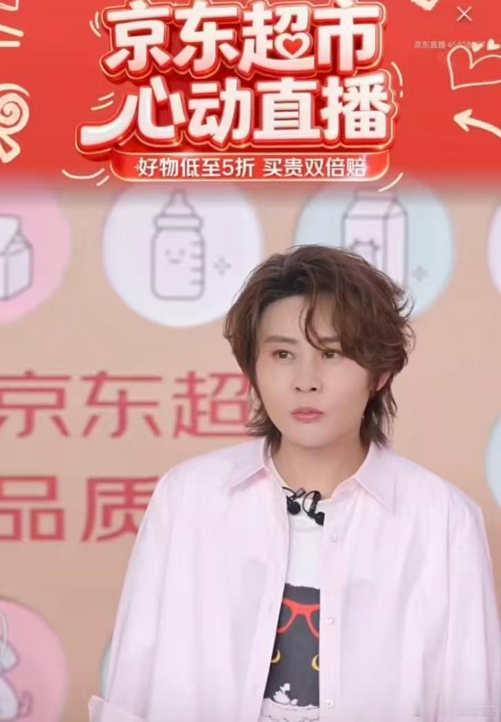 爆改王濛京东超市太会了京东超市心动直播惊喜拉满，直接请来冬奥冠军王濛搭档脱口秀达