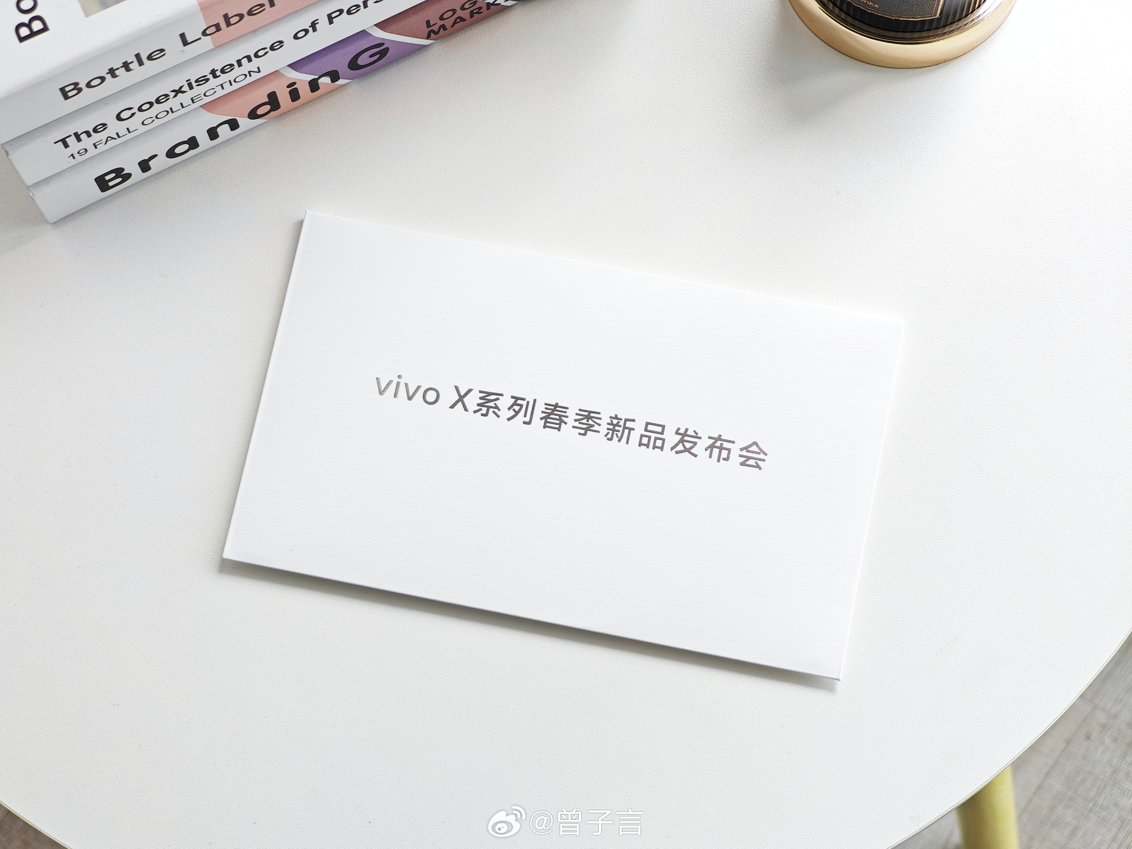 vivo X 系列春季新品发布会的邀请函来咯！3 月 30 日晚七点，期待「专业