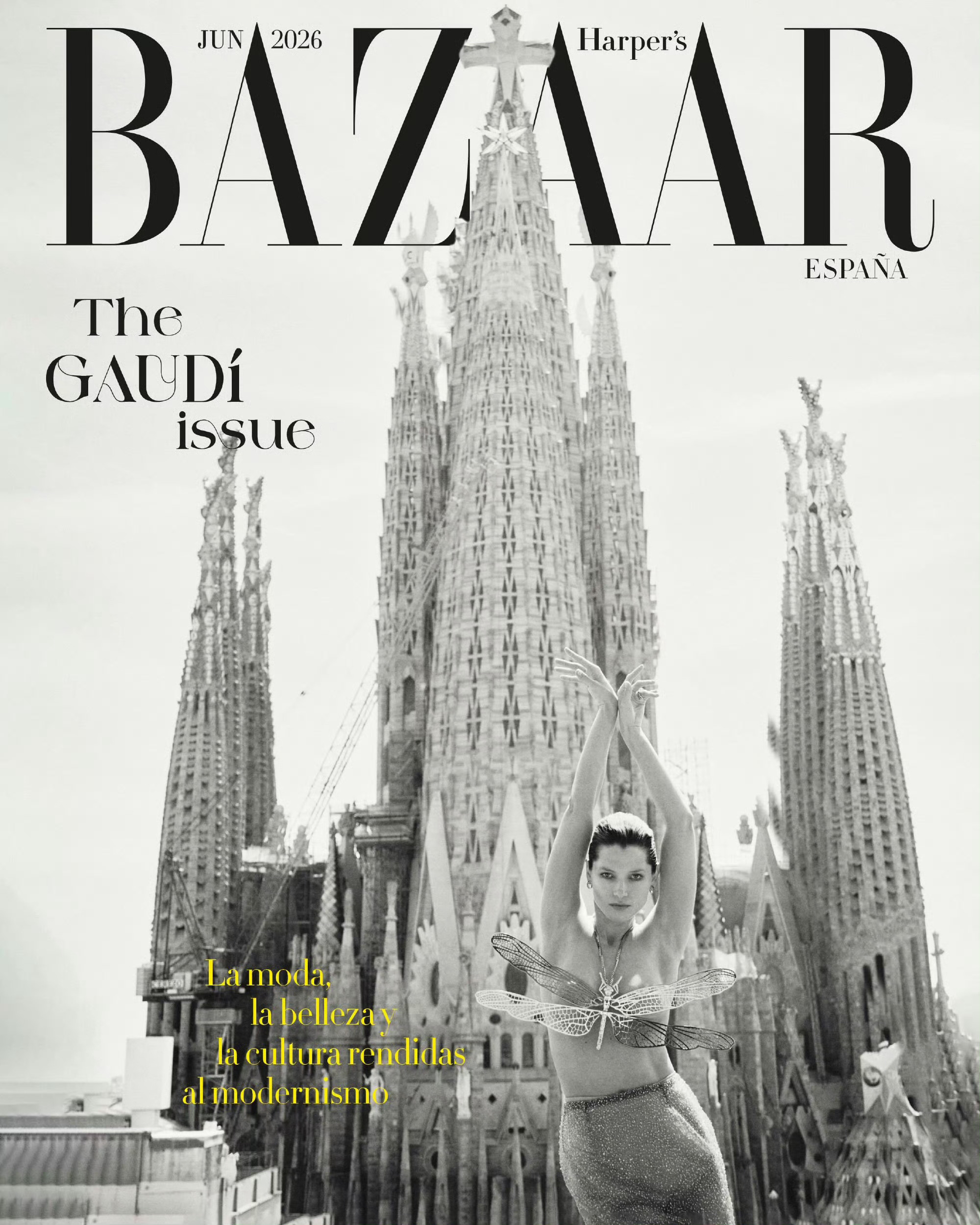 西班牙BAZAAR 六月刊西班牙巴塞罗那的圣家族大教堂模特Hana Jirick
