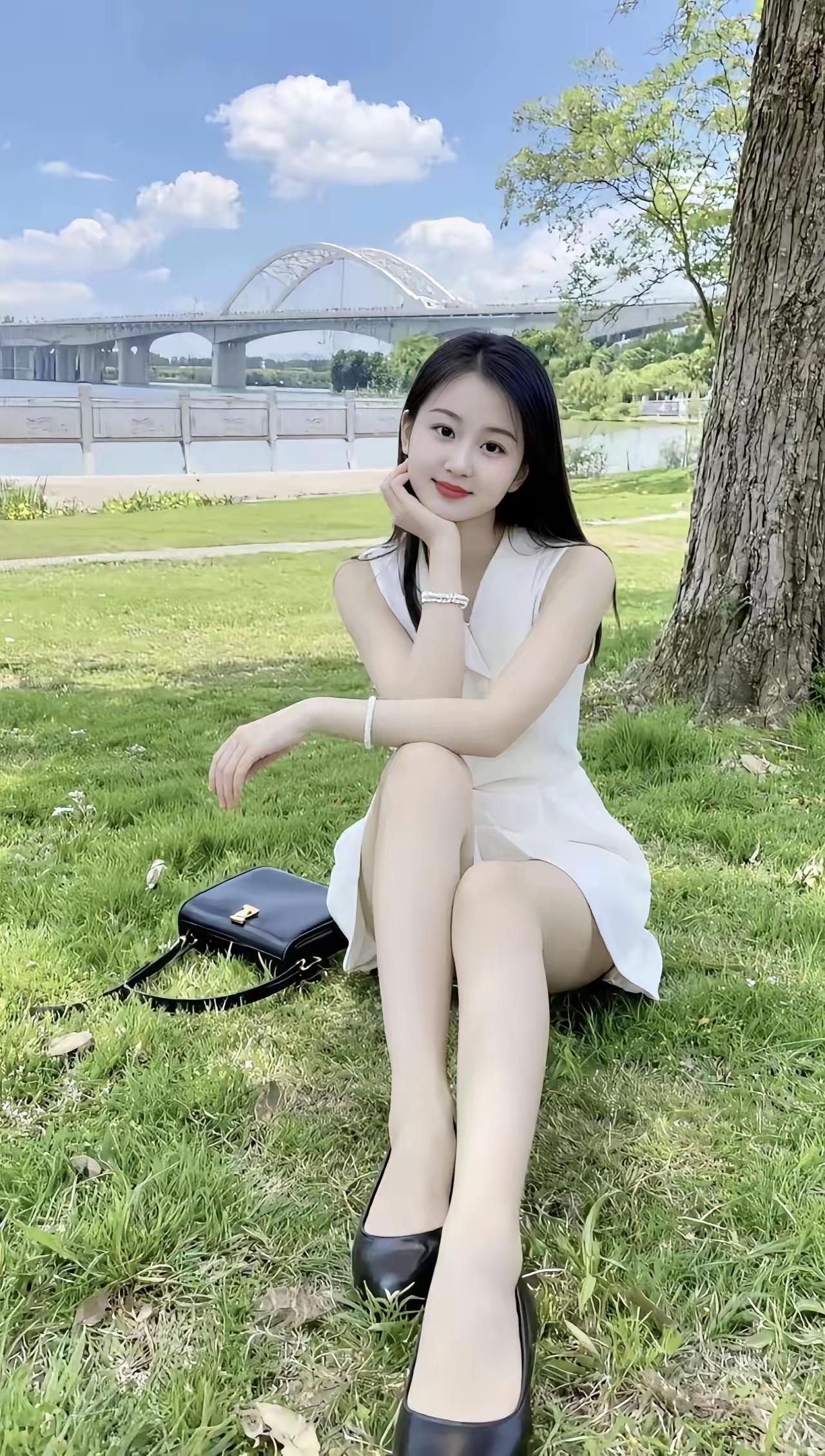 月薪一万去追她，能追上吗？