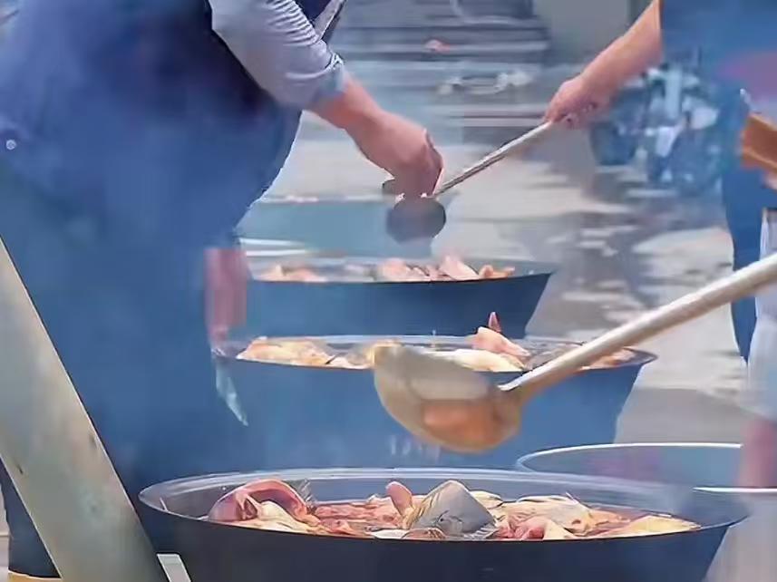 好有爱的大学哦！
近日，山东威海，一高校火出圈了。因为啥呢？鱼票！该校教职工每人