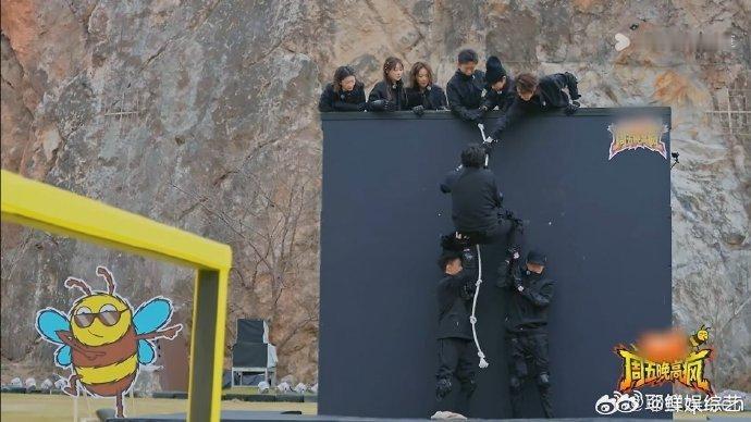 魏大勋付航等助力王传君 这才是群像的魅力，一人有难全员帮忙，托举与扶持的瞬间，温