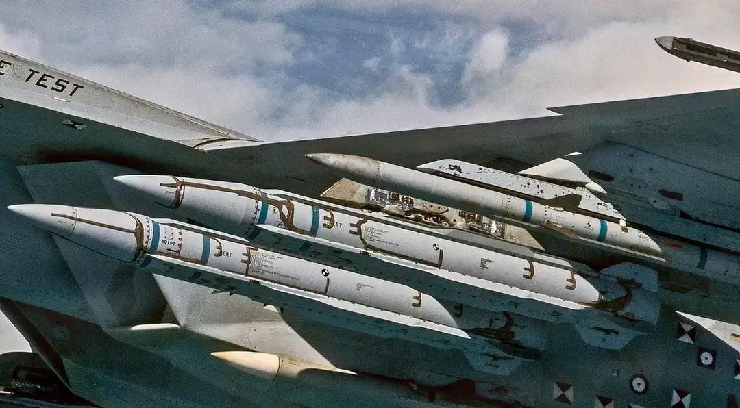 AIM-424远程空空导弹，能威胁到歼-20吗？

美国公布的AIM-424空空