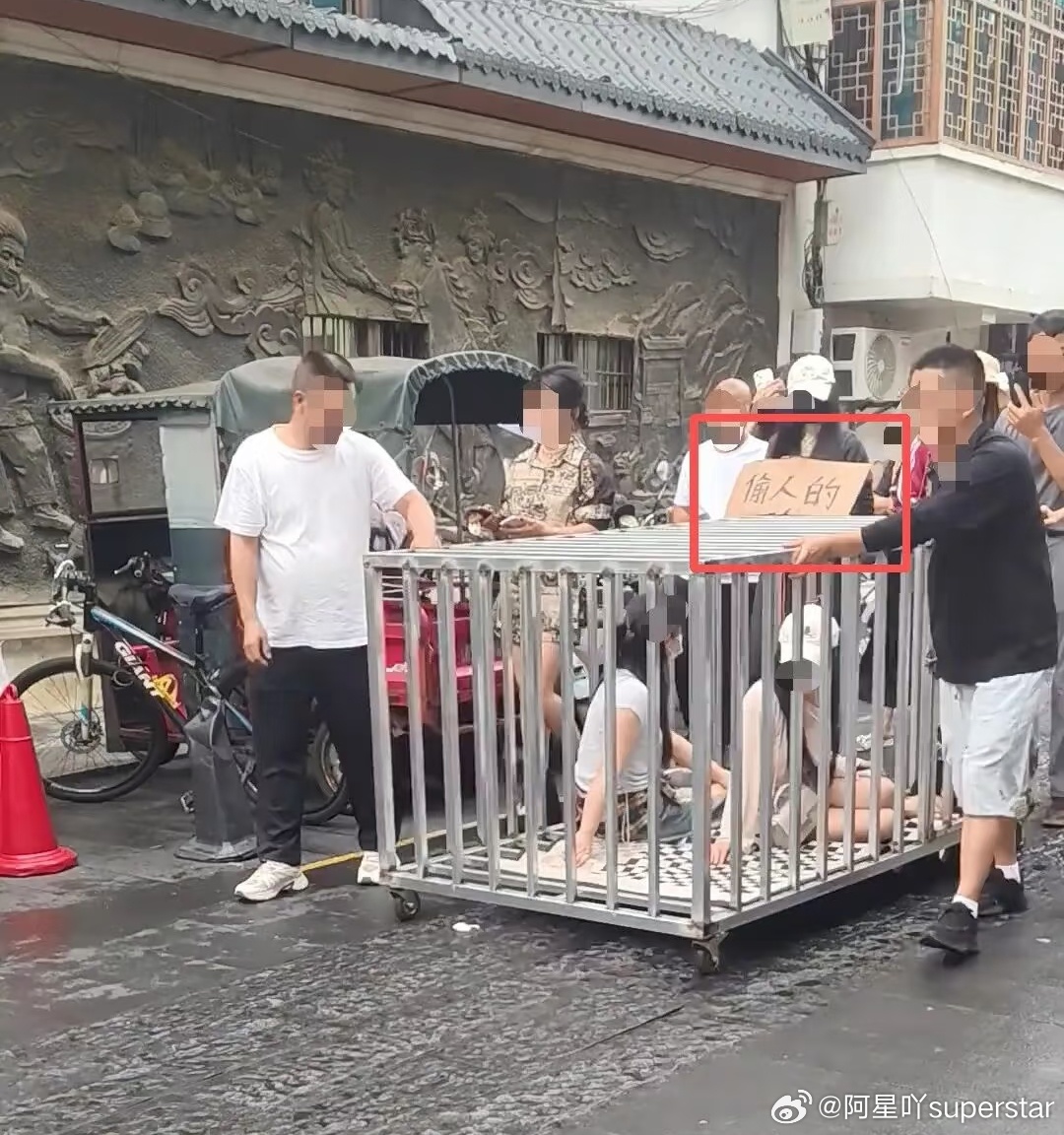 普法的道路任重道远竟然为了流量，去当街摆拍为什么还有人相信“私刑”比法律管用？是