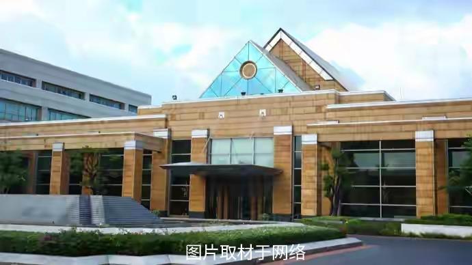 当泰国湾的炮艇开始全天候巡逻，这场持续8天的泰柬冲突已从边境交火升级为海上封锁。