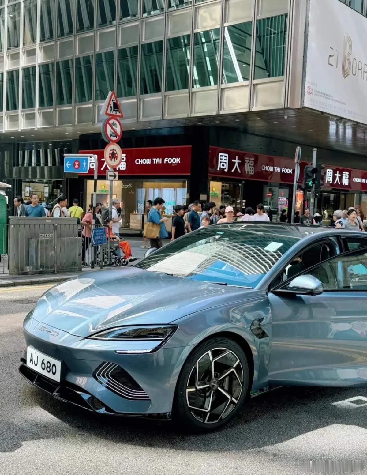 比亚迪在香港，新能源销量超过特斯拉。比亚迪腾势MPV在香港已逼退丰田阿尔法，成为