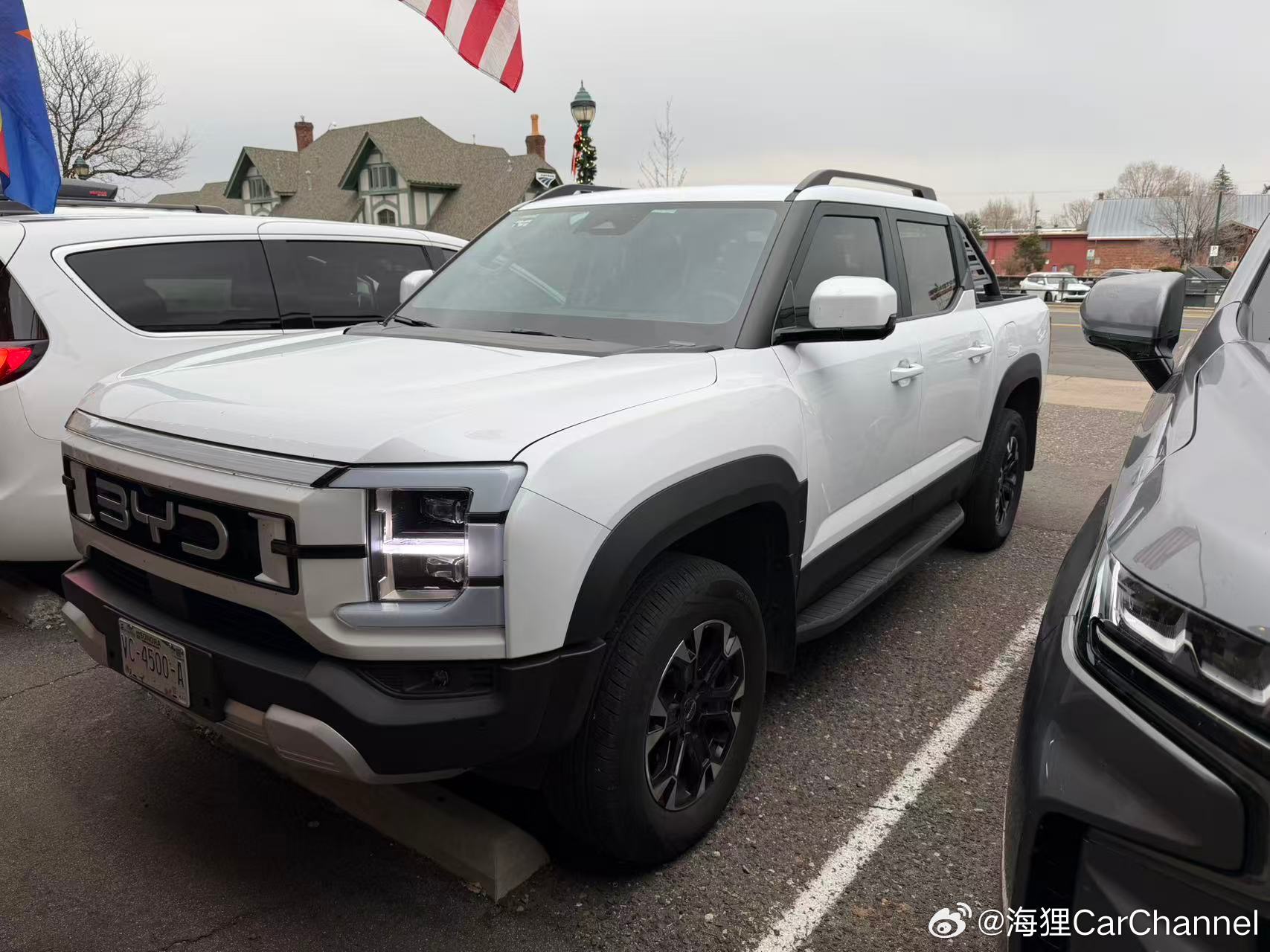 狸太师傅在Flagstaff碰到的鲨鱼皮卡。他表示这这车看着比福特F150大好多