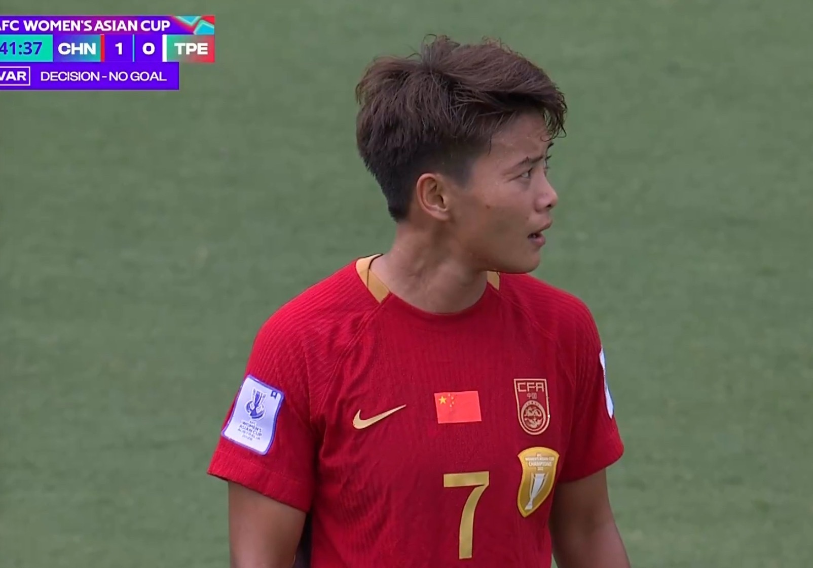 王霜进球被吹，比分仍为0-0截了两张图感受一下王霜的困惑王霜头球破门被吹中国女足